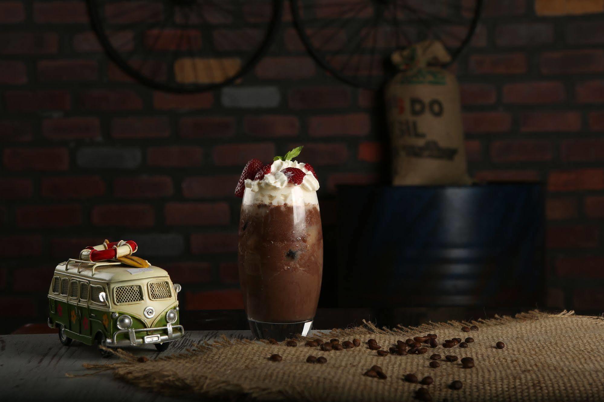 Voswos Garage Coffee Hotel Antalya Exterior photo